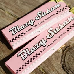 Pink rolling Papers | 1 1/4 | 50ct
